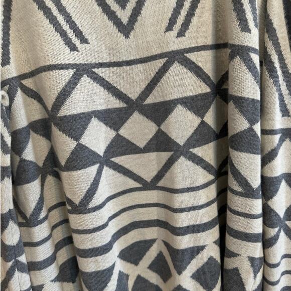Neiman Marcus Cold Shoulder Sweater Size L Aztec Wool Blend Cream Gray - Picture 4 of 10